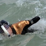 Французский пловец, у которого в результате поражения электротоком были ампутированы руки и ноги, за…