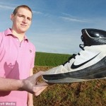 19-летний британец носит обувь 63-го размера….