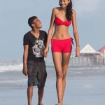 Самая высокая девушка в мире, бразильянка Элисани Сильва ростом 2 метра 6 сантиметров влюбилась в св…