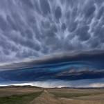 Удивительное грозовое облако над равнинами штата Монтана, США…….