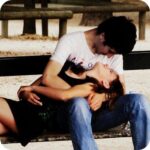 Настоящее чувство — это не когда бегаешь и кричишь, как ты его любишь. Это когда от него сообщение п…