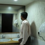 Страховая компания TATA AIG проводила рекламную кампанию в общественных туалетах Индии. Настоящее зе…
