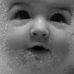 Муж купает ребёнка, кричит из ванной: