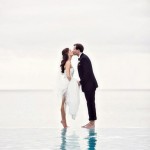 Сегодня у нас потрясающе романтичная свадебная фотография на воде. Мм!……