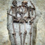 В Италии нашли захоронение пары, которая продержалась за руки 1500 лет…….