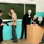 Дагестанские школьники настолько распоясались, что теперь учителя боятся вести урок без оружия…….