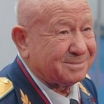 18 марта 1965 Советский космонавт, Алексей Архипович Леонов совершил первый в истории человечества в…