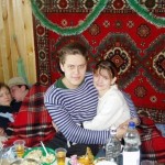Фото с новогодней вписки Юрия Хованского. На фото Юрий и одна из мам подписчиков ИФ…….