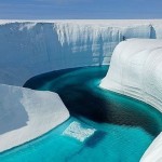 Голубая река в леднике, Гренландия…
