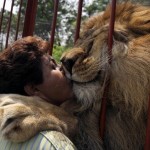 Когда-то эта женщина спасла маленького львенка и ухаживала за ним до тех пор, пока он не стал слишко…