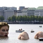 Badenixe (купание красоты) — скульптура в Гамбурге, Германия…….