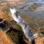 Водопад Виктория – один из самых известных водопадов в мире, собирающий тысячи туристов ежегодно. Ег…