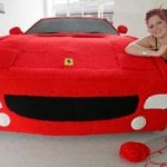 Студентка связала Ferrari в натуральную величин…