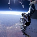 Феликс Баумгартнер совершает прыжок с высоты 22 километра (фото+видео)……