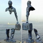 Эта статуя, созданная Бруно Каталано, находится во Франции…….