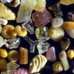 Песок под микроскопом с 250- кратным увеличением…
