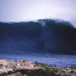 На фото самая большая волна, зафиксированная людьми, наблюдалась около Японского острова Ишигаки в 1…