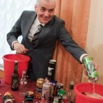После прямой линии с Путиным уволенный министр Онищенко теперь работает барменом в одном из уфимских…