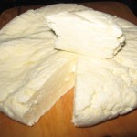 Мало кто знает, что сыр брынза — это пресованный подзалупный творог гордых молодых горцев…….