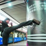 Боксерские груши от Adidas в Шанхайском метро.