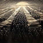 Терракотовая армия — захоронение по крайней мере 8099 полноразмерных терракотовых статуй китайских в…