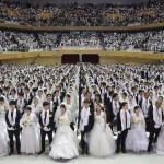 Тысячи молодоженов на общей свадебной церемонии в Капхёне, Южная Корея…….