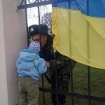 ШОК! Русский гном-диверсант пытается откусить нос украинскому фашисту