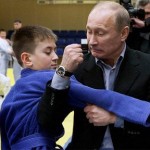 Владимир Путин подсказывает время школьнику, заботясь о том, чтоб мальчик успел на школьный обед.