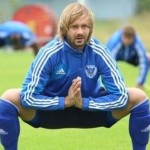 Дмитрий Сачков пытается очистить кишечную полость от случайно залетевшего туда мяча