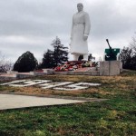 Памятник  первому великану, погибшему в велико-ветеранской войне…