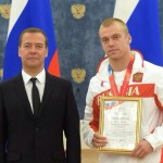 Дмитрий Медведев наградил обладателей четких костюмов